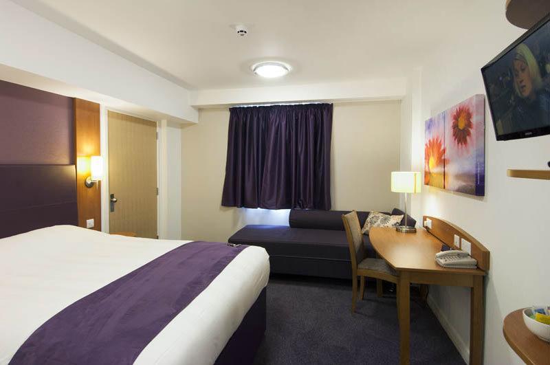 Premier Inn Premier Inn Southend Airport Bagian luar foto
